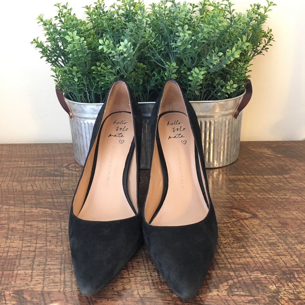 Banana Republic | Black Suede Pumps
